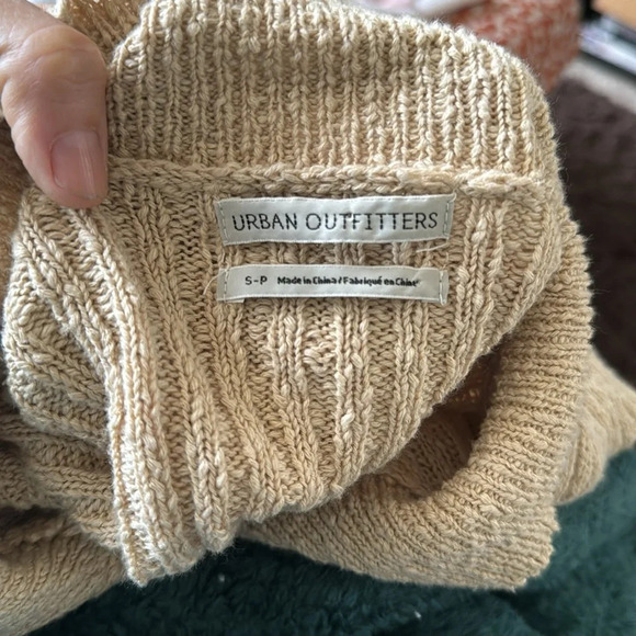 Urban Outfitters Cropped Collared Cardigan Sweater in Light Sand-Size Small NWOT - Picture 8 of 10